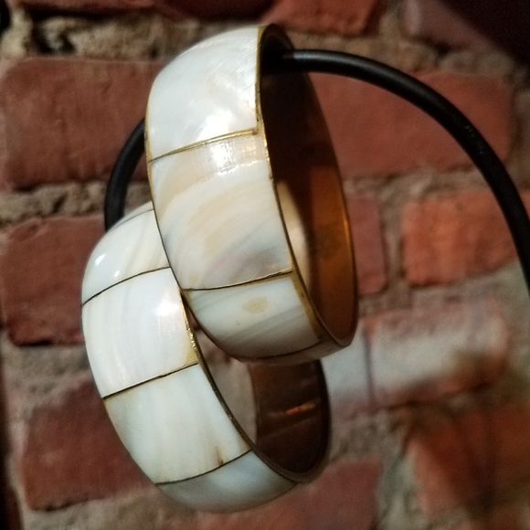 Vintage Set Of 2 Brass Bangles with Mother Of Pearl Insets - Picture 2 of 6